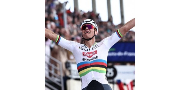 Van der Poel gewinnt Etappe 9 im Sprint einer kleinen Gruppe Van der Poel gewinnt Etappe 9 im Sprint einer kleinen Gruppe